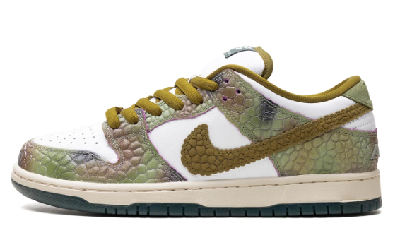 Nike SB Dunk Low Sneakers - Alexis Sablone Chameleon